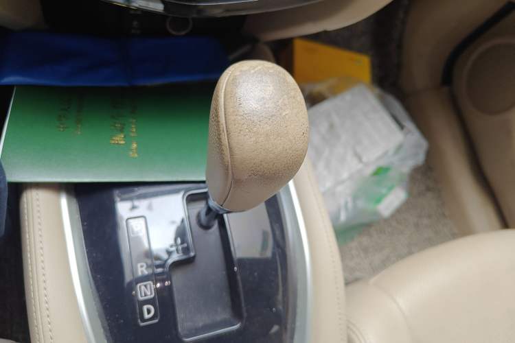 Used Nissan X-Trail 2014 2.0L CVT Comfort Edition 2WD Gear Lever