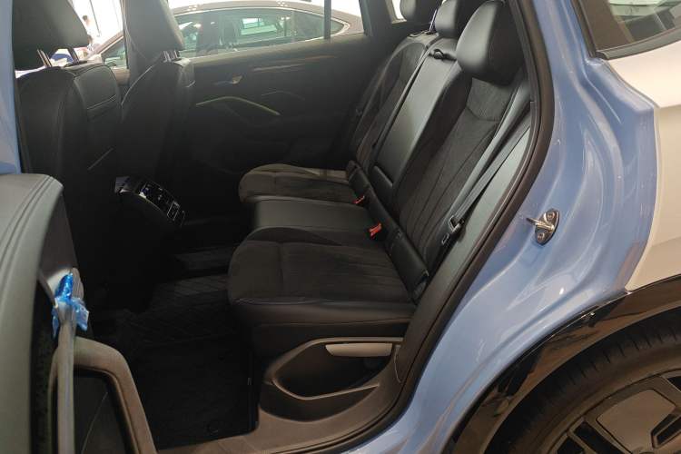 Used Volkswagen Tiguan L 2024 PRO 380TSI Four-Wheel Drive R-Line Prestige Edition Left Rear Seat