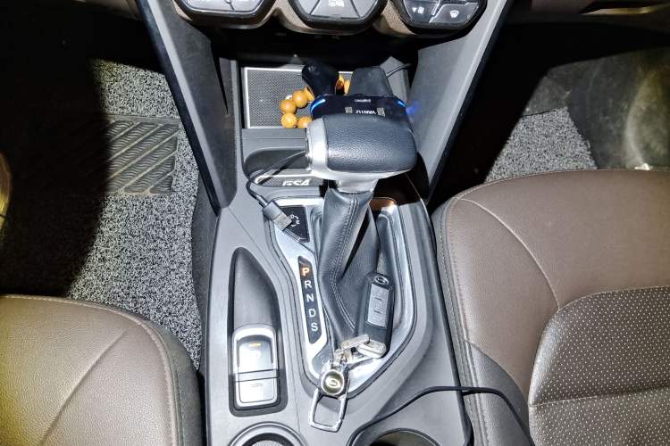 Used GAC Trumpchi GS4 2016 235T G-DCT Luxury Edition Gear Lever