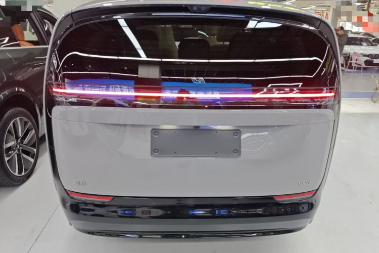 Used Li Auto MEGA 2024 Ultra Model
