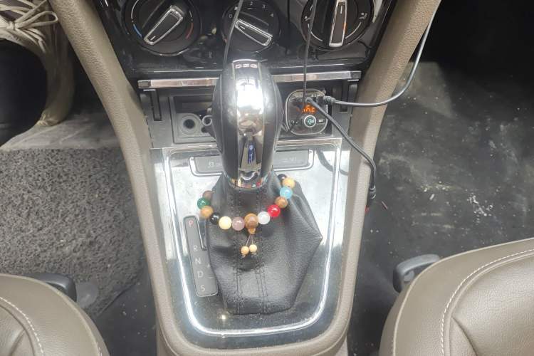 Used Volkswagen Bora 2014 1.4TSI Automatic Comfort Model Gear Lever