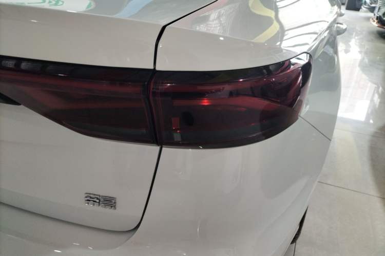 Used Geely Auto Emgrand 2023 4th Generation Champion Edition 1.5L CVT Prestige Model Right Rear Taillight