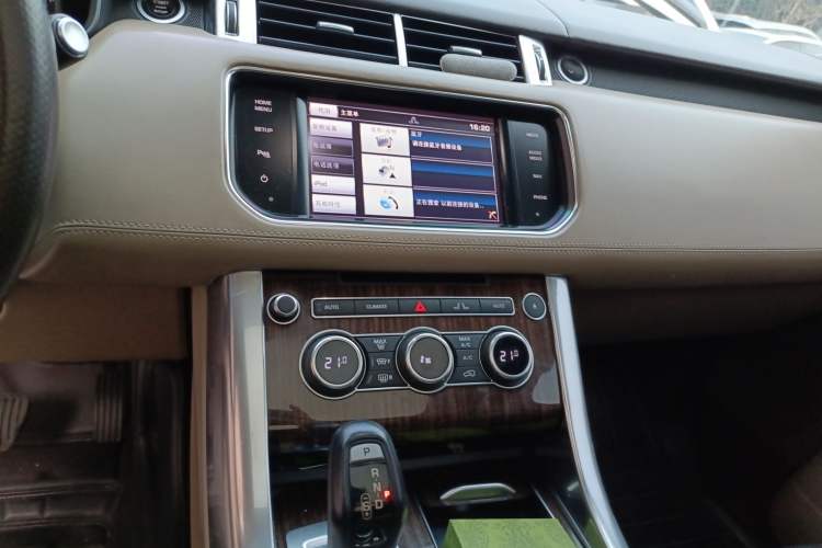 Used Land Rover Range Sport 2014 3.0 SC V6 HSE Audio And AC Panel