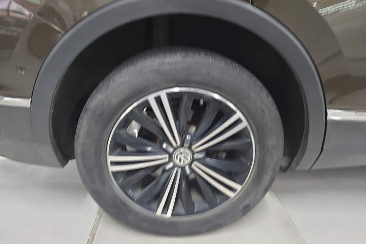 Used Volkswagen Tiguan L 2017 330TSI Automatic Two-Wheel Drive Flagship Edition Right Rear Wheel Hub