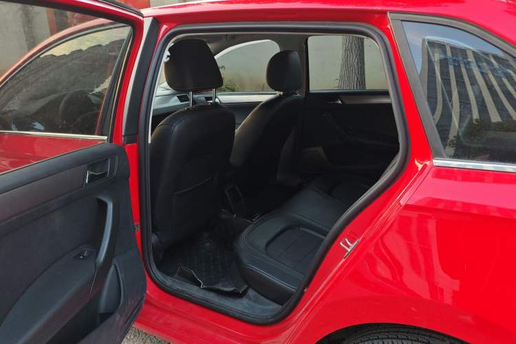 Used Skoda Rapid Spaceback 2016 Revised 1.6L Automatic Chuanxing Version