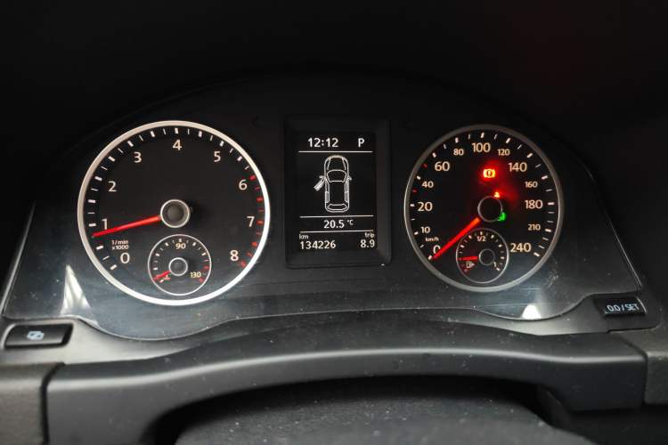 Used Volkswagen Tiguan 2010 1.8 TSI Automatic Two-Wheel Drive Urban Edition Odometer Close Up