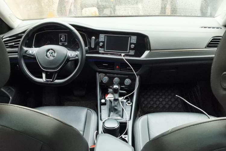 Used Volkswagen Sagitar 2019 200TSI DSG Comfort Version China VI Standard Center Console