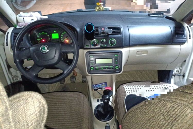 Used Skoda Fabia 2012 1.4L Manual Crystal Edition Center Console