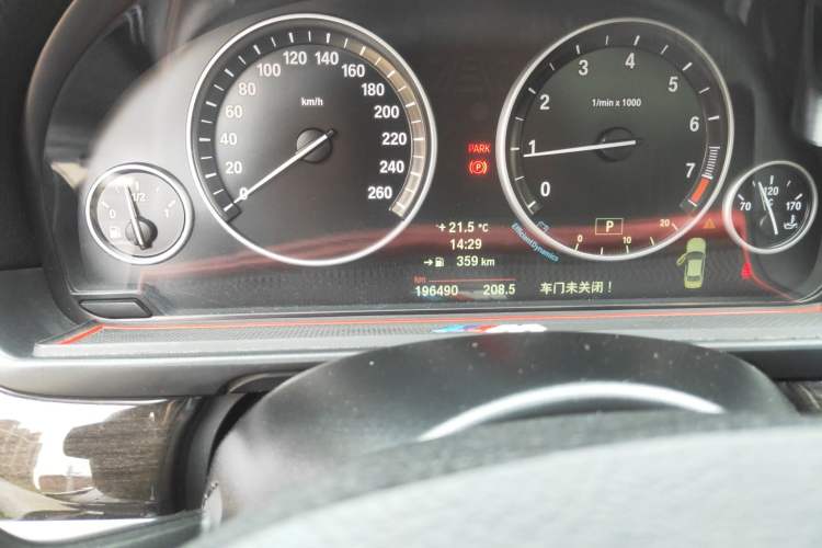 Used BMW 5 Series 2014 525Li Luxury Design Package Odometer Close Up