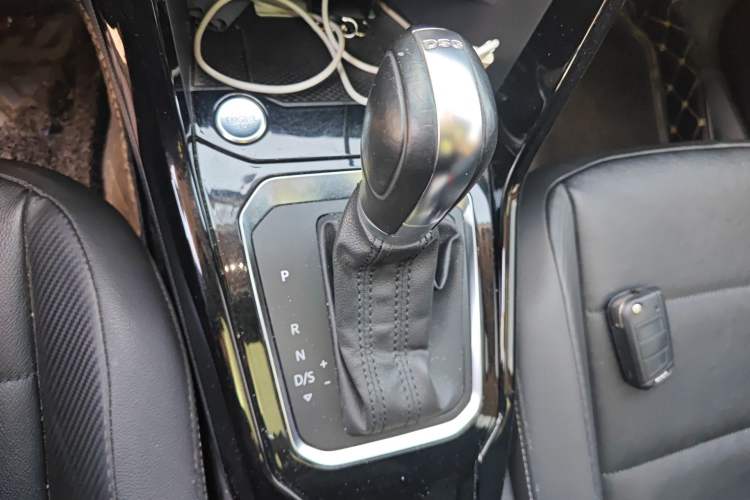 Used Volkswagen T-ROC 2019 280TSI DSG Two-Wheel Drive Comfort Version China VI Standard
