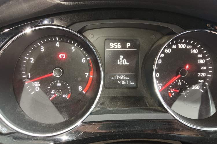 Used Volkswagen Sagitar 2017 230TSI Automatic Comfort Version Instrument Cluster