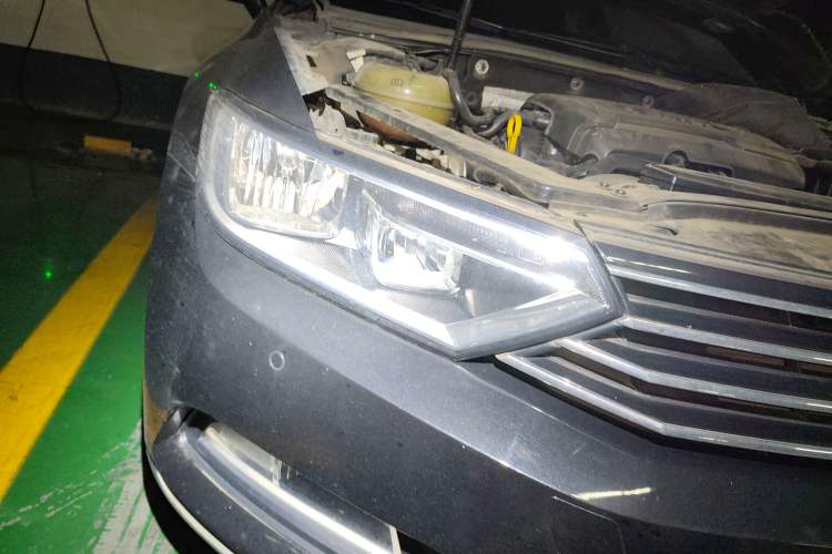 Used Volkswagen Magotan 2017 330TSI DSG Leading Model Right Front Headlight