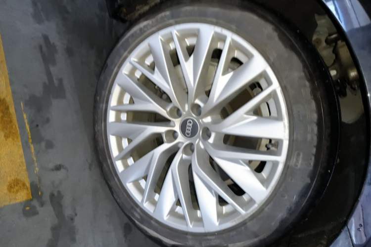 Used Audi A7L 2024 45TFSI S-line Dream-Building Edition Flow Crystal Package
