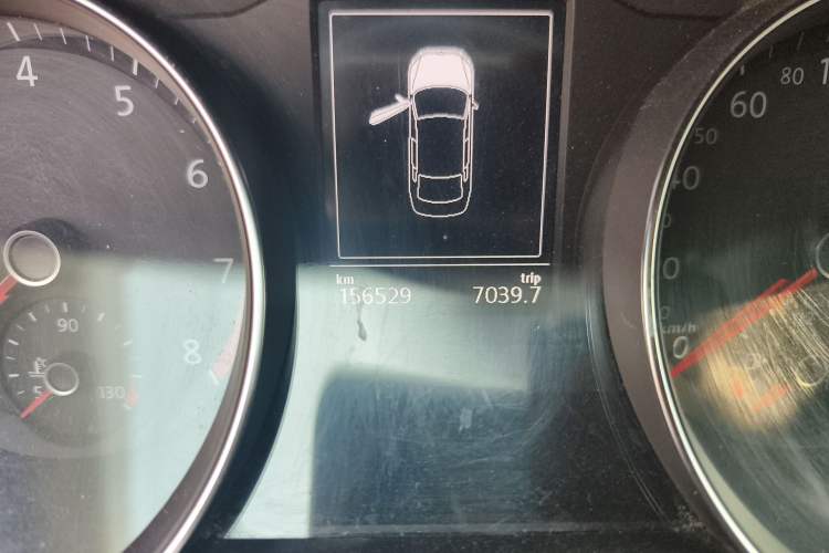 Used Volkswagen Magotan 2018 330TSI DSG Luxury Model Odometer Close Up