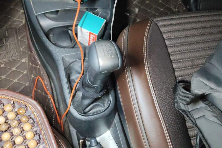 Used Nissan Livina 2010 Jingrui Edition 1.6L Manual Standard Model Gear Lever