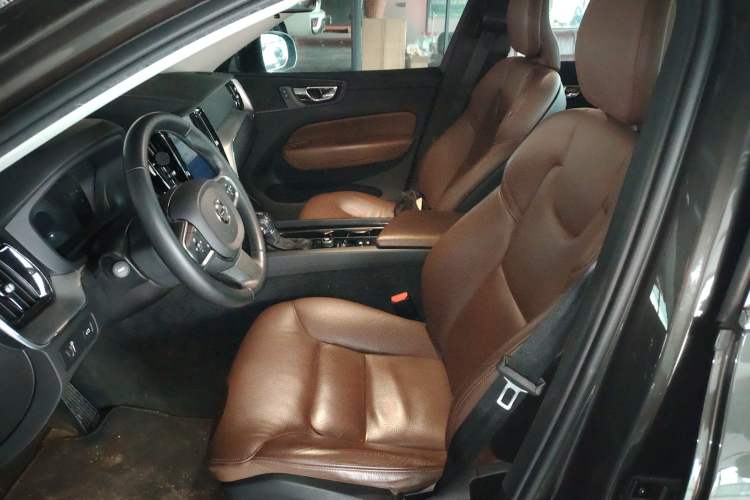 Used Volvo XC60 2019 T5 4x4 Smart Edition China VI Standard Left Front Seat