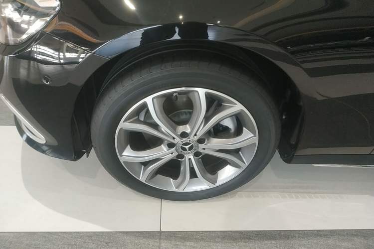 Used Mercedes-Benz E-Class 2022 E 300 L Sporty and Stylish Model