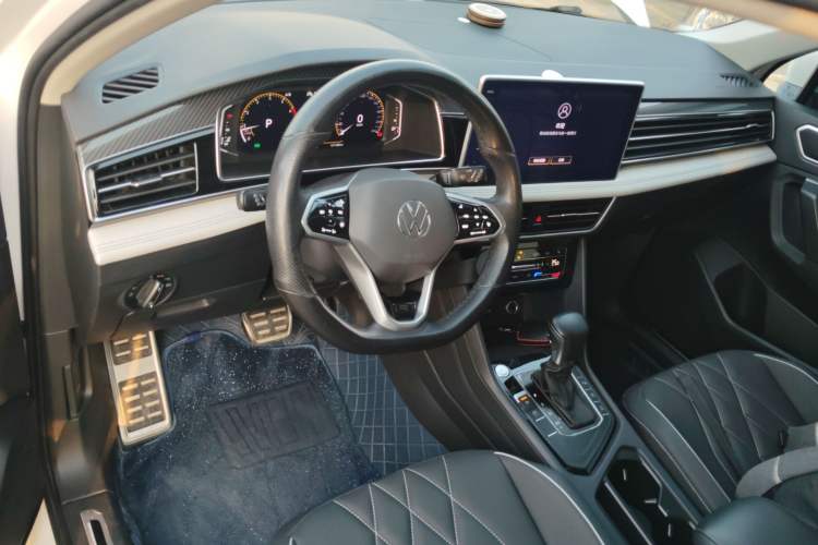 Used Volkswagen Tiguan L 2022 330TSI Automatic Two-Wheel Drive R-Line Enhanced Edition Center Console