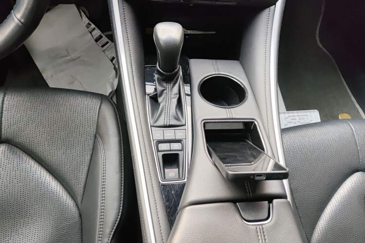 Used Toyota Avalon 2023 Dual-Engine 2.5L Luxury Edition Gear Lever
