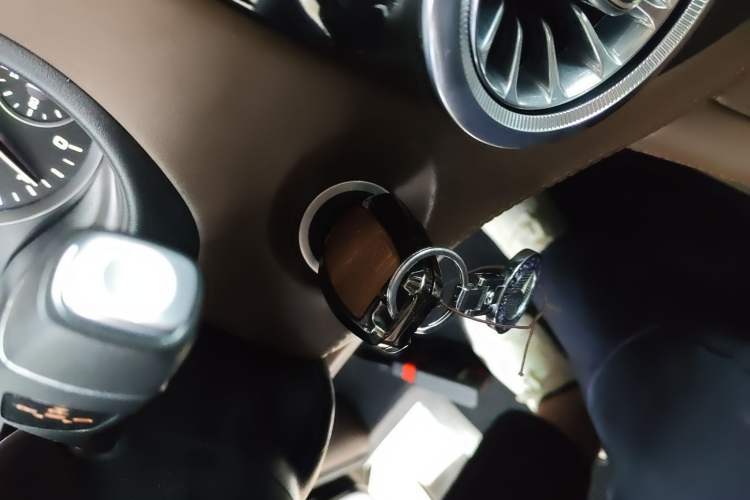 Used Mercedes-Benz Vito 2020 2.0T Business Version 7 Seats Interior 1