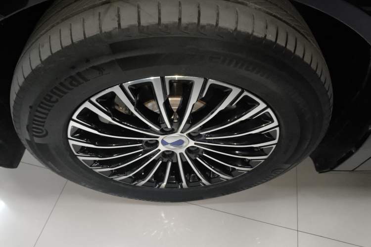 Used Denza D9 2022 DM-i 970 Four-Wheel Drive Prestige Model
