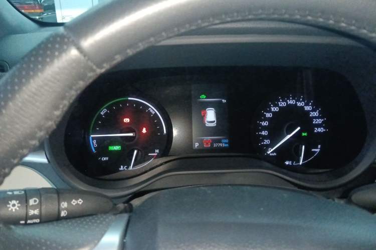 Used Toyota SIENNA 2023 2.5L Hybrid Deluxe Edition