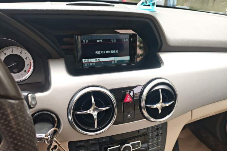 Used Mercedes-Benz GLK-Class 2013 GLK 300 4MATIC Dynamic Sunroof Model
