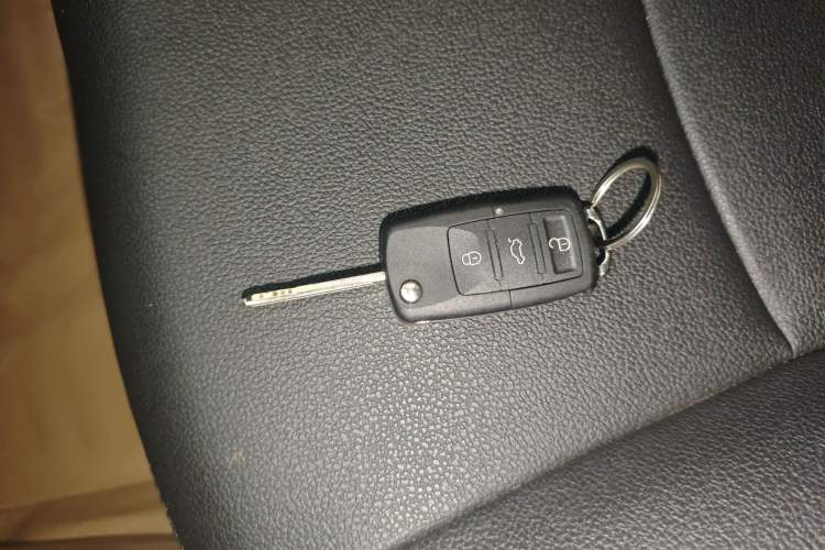 Used Hyundai Verna (older generation) 2014 1.4L Manual Smart GLS Trim Vehicle Key