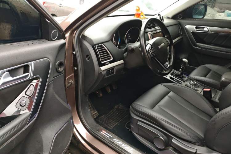 Used Haval H6 Coupe 2015 Blue-Label Facelift 2.0T Manual Two-Wheel Drive Urban Version
