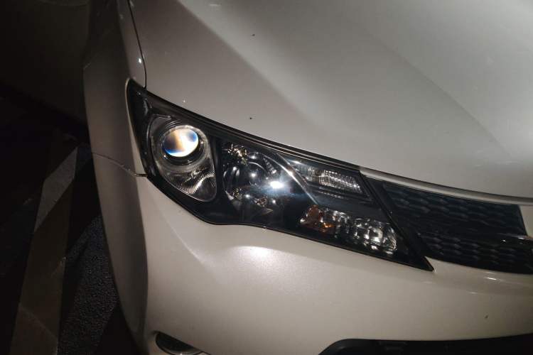 Used Toyota RAV4 2015 2.0L CVT Two-Wheel Drive Fashion Edition