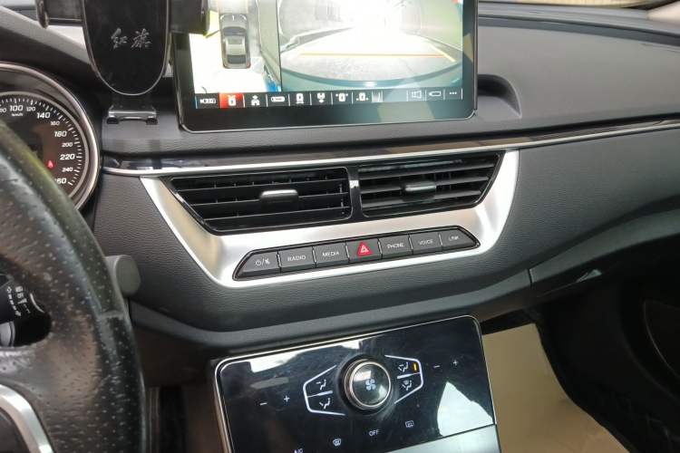 Used Hongqi H5 2022 Classic Model 1.5T DCT Flagship Edition Audio And AC Panel