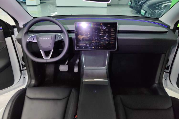 Used Tesla Model Y 2025 Long-Range All-Wheel-Drive Version