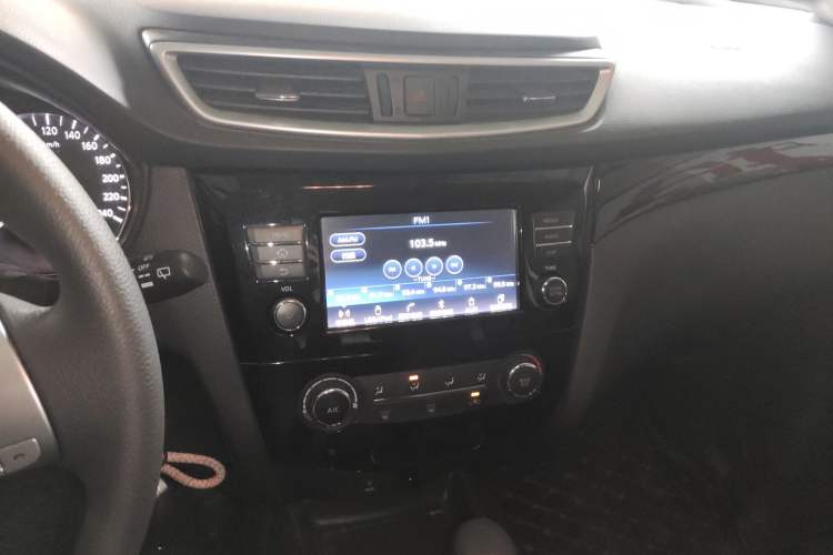 Used Nissan Qashqai 2017 2.0L CVT Elite Edition China V Standard Audio And AC Panel