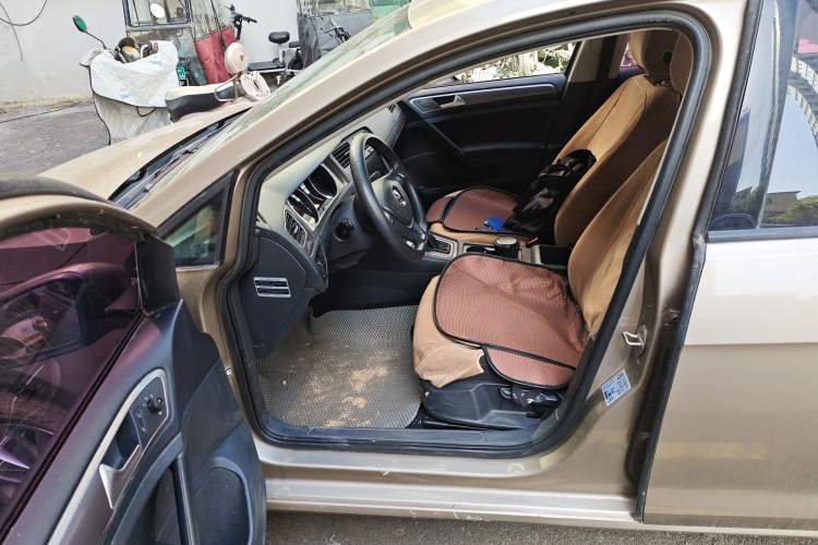 Used Volkswagen Golf 2016 1.6L Automatic Fashion Model