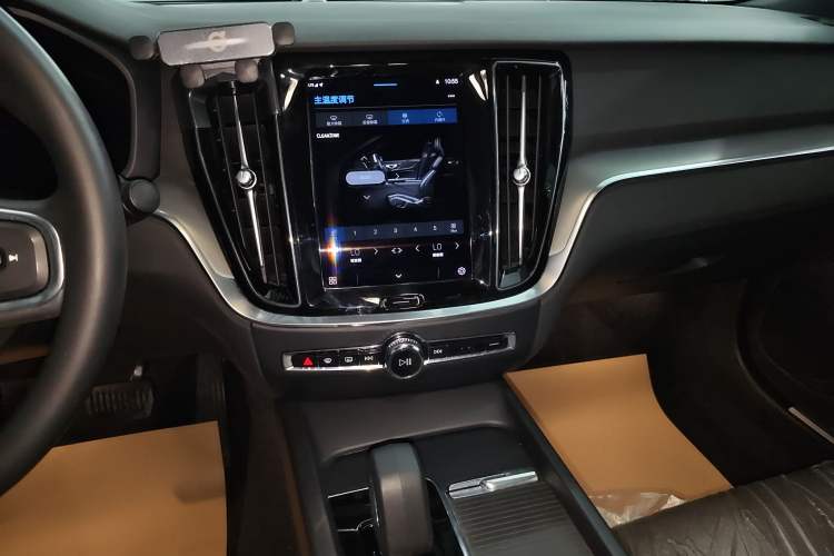 Used Volvo S60 2023 B4 Zhiyi Luxury Edition Audio And AC Panel