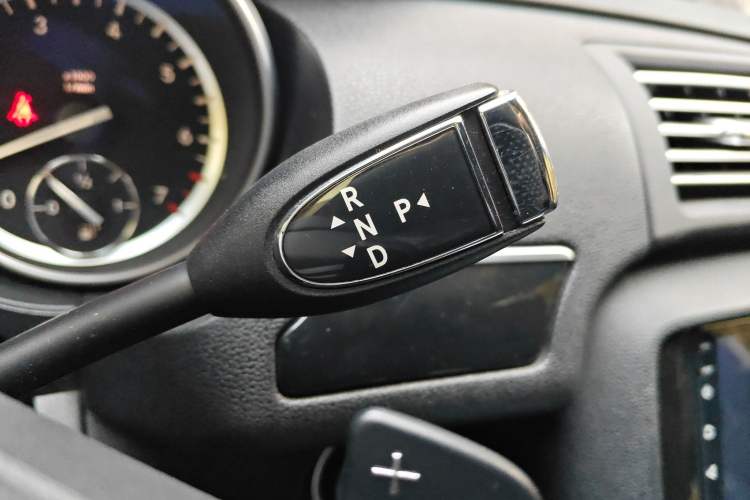 Used Mercedes-Benz R-Class 2015 R 400 4MATIC Luxury Model