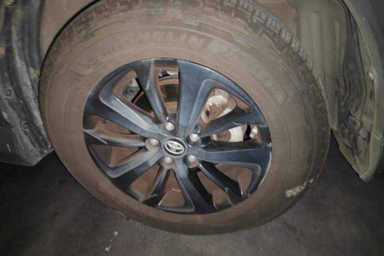 Used Toyota RAV4 2019 2.0L CVT Two-Wheel Drive Fashion X Limited Edition China VI Standard
