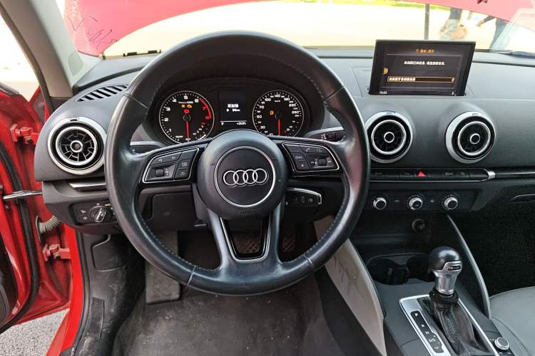 Used Audi A3 2018 30th Anniversary Edition Limousine 35 TFSI Fashion Model Steering Wheel