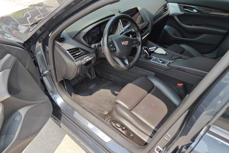 Used Cadillac CT5 2020 Revised 28T Platinum Sport Edition Driver Seat