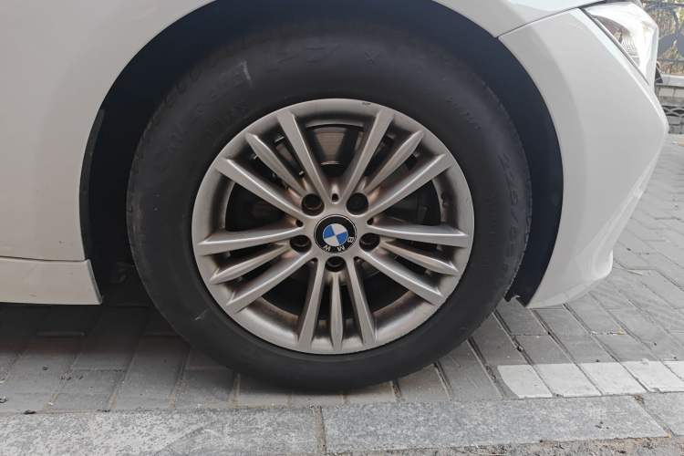 Used BMW 3 Series 2015 320Li Luxury Edition Fashion Model Right Front Wheel Hub