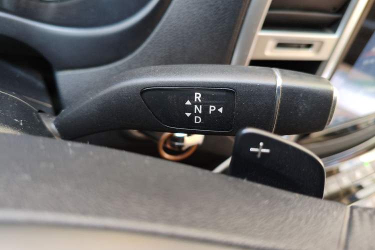 Used Mercedes-Benz Vito 2018 2.0T Elite Version 9 Seats China VI Emission Standard Gear Lever