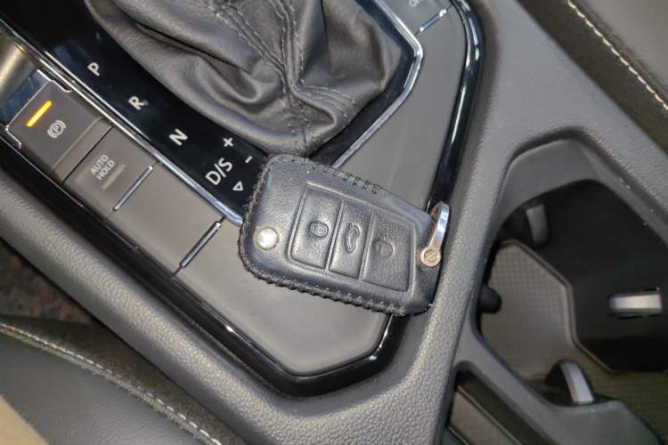 Used Volkswagen Tiguan L 2019 Revised 330TSI Automatic Two-Wheel Drive Smart & Luxury Edition China VI Standard
