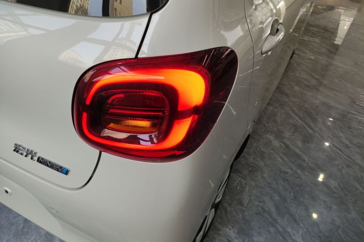 Used Wuling Hongguang MINIEV 2025 Four-Door Version Advanced Edition Right Rear Taillight