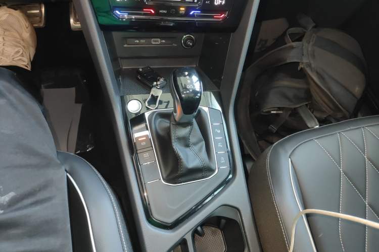 Used Volkswagen Tiguan L 2024 Outstanding Model 330TSI Automatic Two-Wheel Drive R-Line Dragon Glory Edition