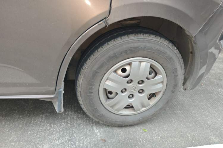 Used CHANGAN KAICHENG Ruixing M80 2014 1.5L CNG Standard Model 4G15S Right Front Wheel Hub