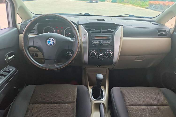 Used Venucia R50 2013 1.6L Manual Fashion Edition Center Console