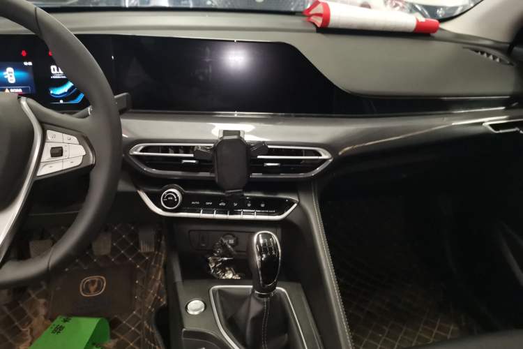 Used CHANGAN Eado 2020 PLUS 1.6L GDI Manual Luxury Model Audio And AC Panel