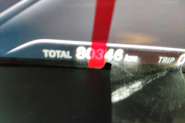 Used BMW X4 2019 xDrive25i M Sport Package Odometer Close Up