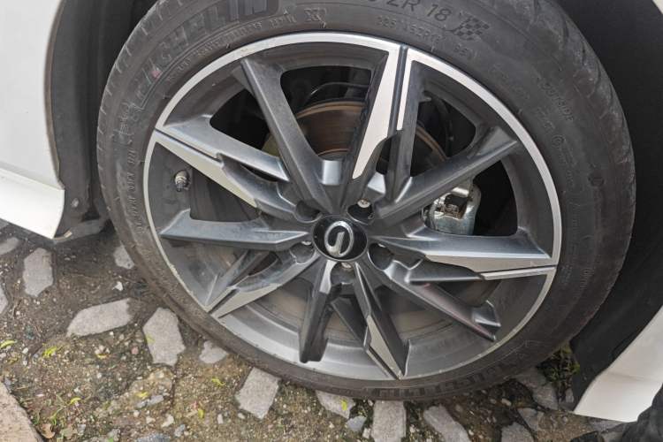 Used GAC Trumpchi EMPOW 2024 270T DCT Yingbao R-Style Edition Right Front Wheel Hub