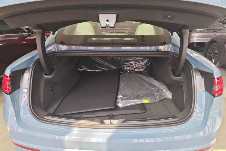 Used Hima Luxeed S7 2024 Pro Rear-Drive Long-Range Version Trunk